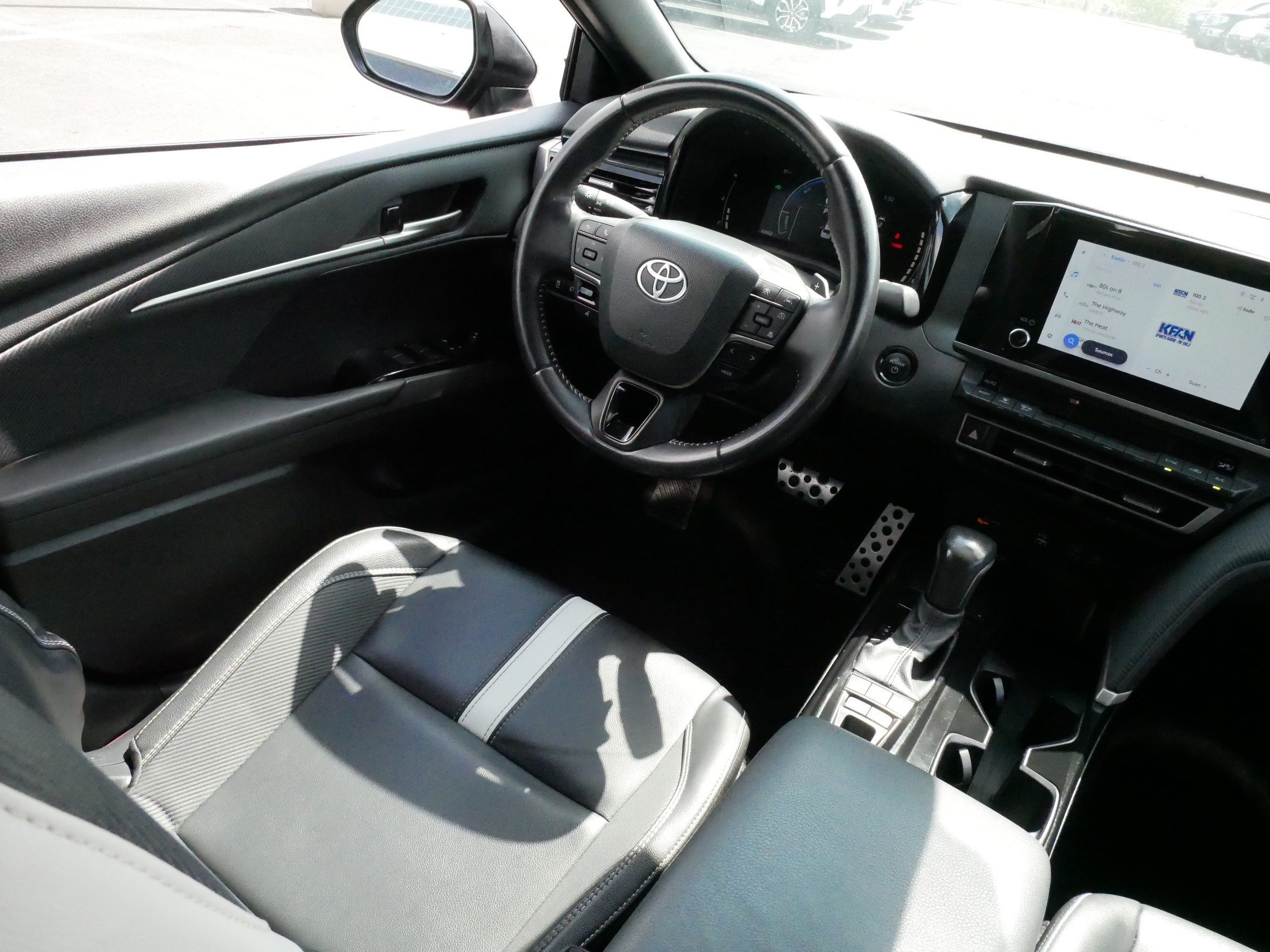 Certified 2025 Toyota Camry SE FWD image 9