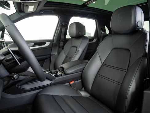 New 2026 Porsche Cayenne AWD/4WD image 5