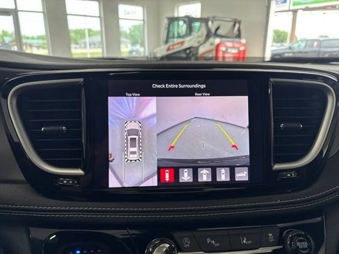 New 2027 Chrysler Pacifica Limited AWD/4WD image 42