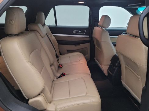 Used 2017 Ford Explorer XLT w/ Equipment Group 202A AWD/4WD image 19