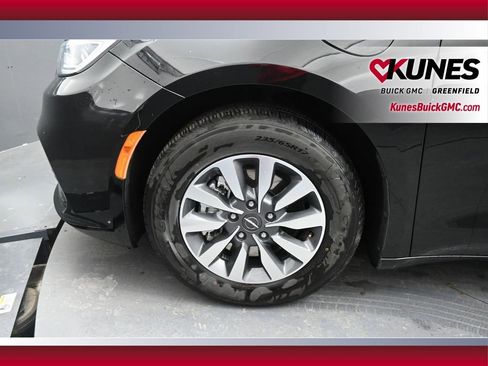 Used 2024 Chrysler Pacifica Select FWD image 13