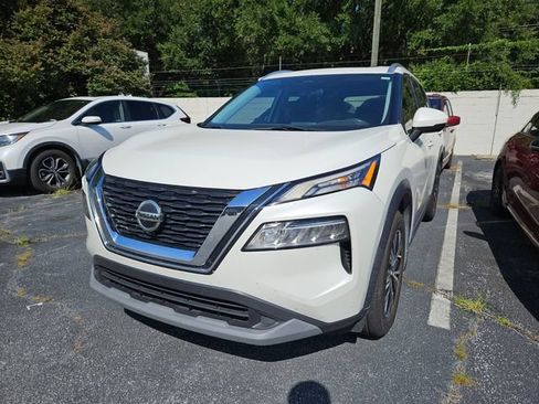 Used 2021 Nissan Rogue SV w/ Premium Package FWD image 2