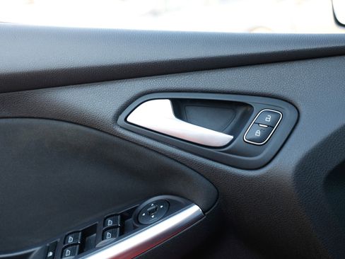 Used 2017 Ford Focus ST image 46