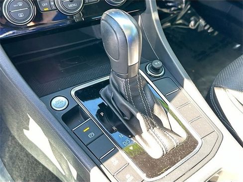 Used 2021 Volkswagen Jetta SEL Premium image 16