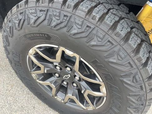 Used 2024 Chevrolet Colorado ZR2 w/ ZR2 Convenience Package III AWD/4WD image 12