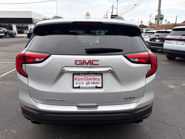 Used 2018 GMC Terrain SLE w/ Driver Convenience Package FWD image 5