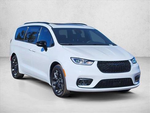 New 2026 Chrysler Pacifica Limited w/ S Appearance Package image 7