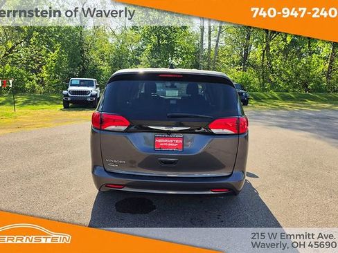 Used 2022 Chrysler Voyager LX FWD image 30