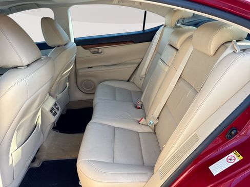 Used 2015 Lexus ES 300h w/ Navigation System Package FWD image 26
