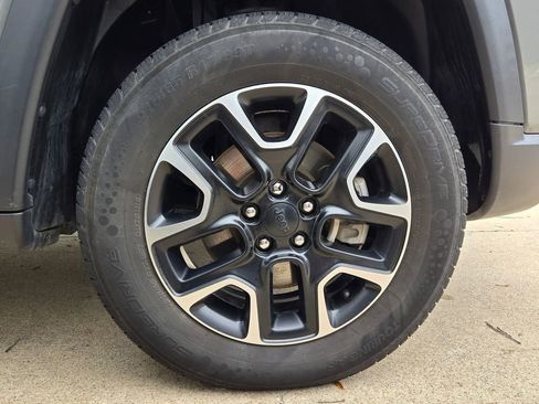 Used 2020 Jeep Compass Trailhawk AWD/4WD image 15