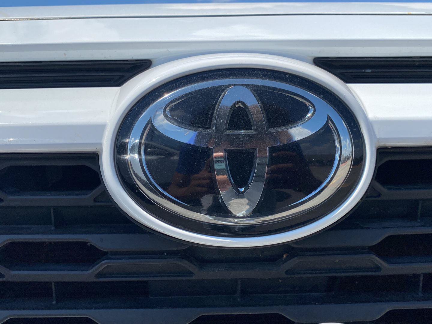 Used 2020 Toyota RAV4 XLE Premium FWD image 9