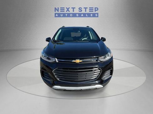 Used 2021 Chevrolet Trax LT image 2