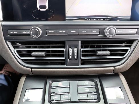 Used 2021 Porsche Macan image 49