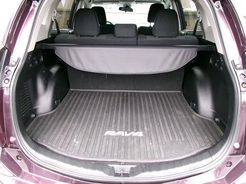 Used 2017 Toyota RAV4 XLE AWD/4WD image 12