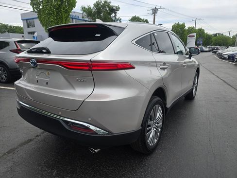 Used 2024 Toyota Venza XLE AWD/4WD image 7