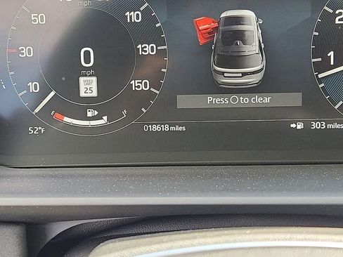 Used 2024 Land Rover Discovery S image 22