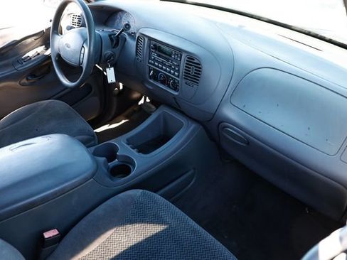 Used 2002 Ford Expedition XLT image 21