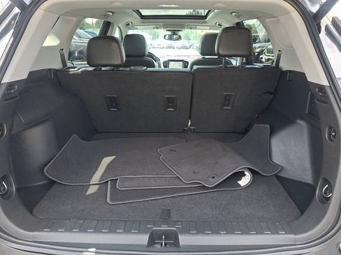 Used 2021 GMC Terrain SLT w/ Infotainment Package II FWD image 18