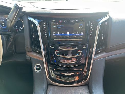 Used 2019 Cadillac Escalade ESV Premium Luxury image 24