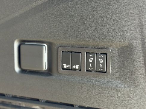 Used 2023 GMC Yukon Denali Ultimate w/ LPO, Floor Liner Package AWD/4WD image 19