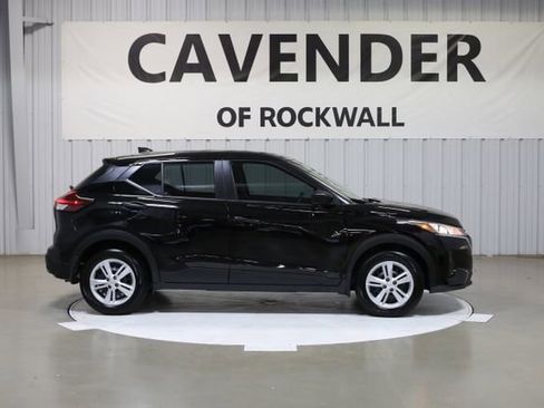 Certified 2025 Nissan Kicks Play S image 5