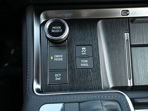 Used 2025 Lexus GX 550 w/ Cold Area Package image 29