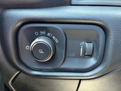 Used 2024 RAM 3500 Tradesman w/ Chrome Appearance Group AWD/4WD image 17