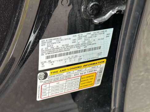 Used 2024 Ford Expedition Limited image 17