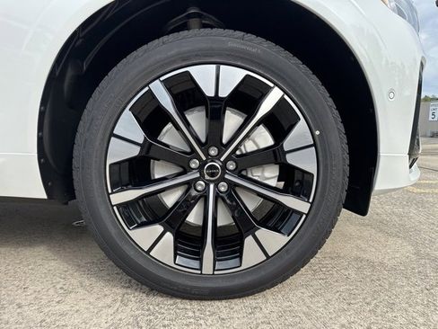 New 2026 Volvo XC60 B5 Plus w/ Climate Package image 9