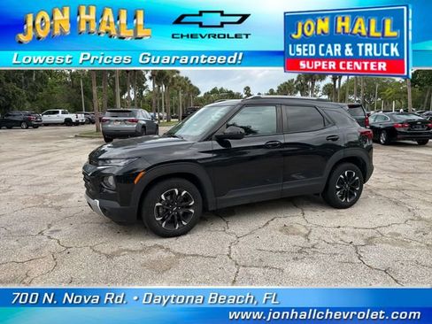 Used 2022 Chevrolet TrailBlazer LT w/ Convenience Package FWD image 2