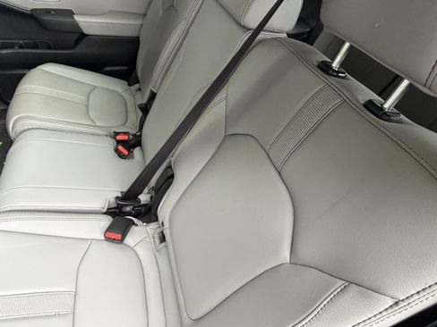 Used 2023 Honda Pilot Touring image 31