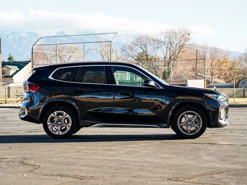 Used 2025 BMW X1 xDrive28i w/ Technology Package image 4