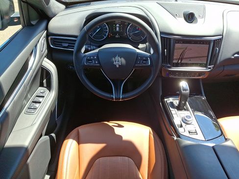 Certified 2023 Maserati Levante GT AWD/4WD image 11