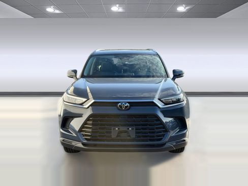 Used 2024 Toyota Grand Highlander XLE image 6