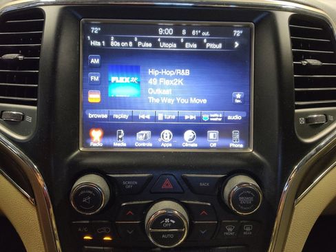 Used 2017 Jeep Grand Cherokee Limited image 25