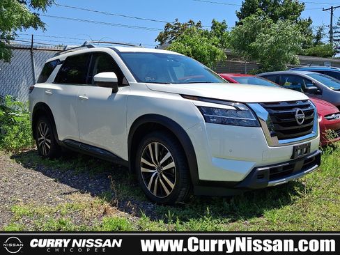 Certified 2024 Nissan Pathfinder Platinum AWD/4WD image 1
