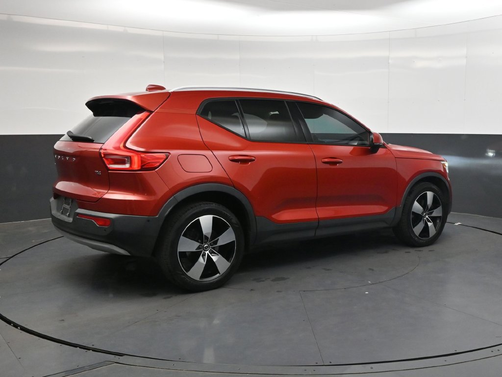 Used 2019 Volvo XC40 T4 Momentum FWD image 4