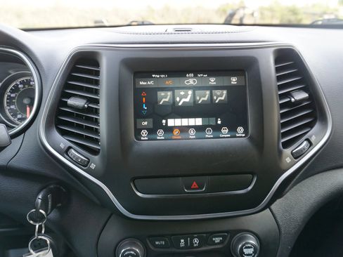 Used 2020 Jeep Cherokee Latitude FWD image 35