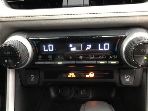 Used 2025 Toyota RAV4 XLE AWD/4WD image 25