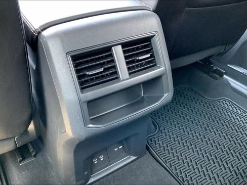 Certified 2023 Volkswagen Atlas Cross Sport SE w/ Panoramic Sunroof Package AWD/4WD image 32