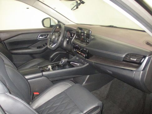 Used 2023 Nissan Rogue Platinum w/ Platinum Premium Package AWD/4WD image 12