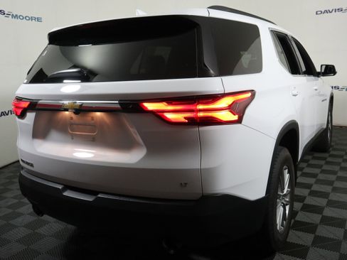 Used 2023 Chevrolet Traverse LT FWD image 6