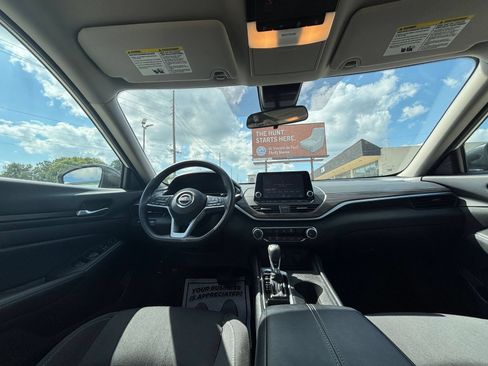 Used 2025 Nissan Altima 2.5 SV FWD image 28