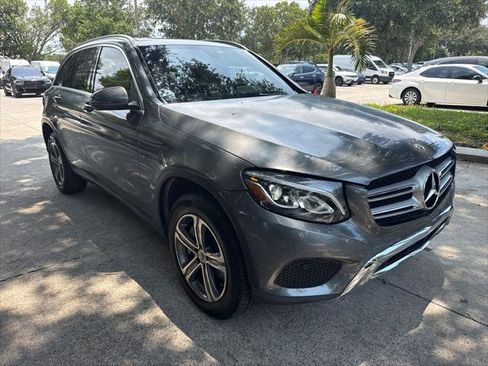 Used 2019 Mercedes-Benz GLC 350e 4MATIC image 4