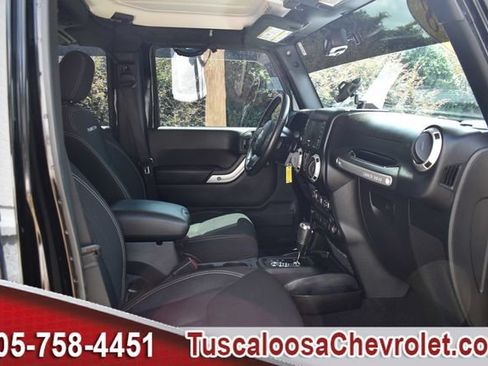 Used 2018 Jeep Wrangler Unlimited Rubicon w/ Connectivity Group AWD/4WD image 22