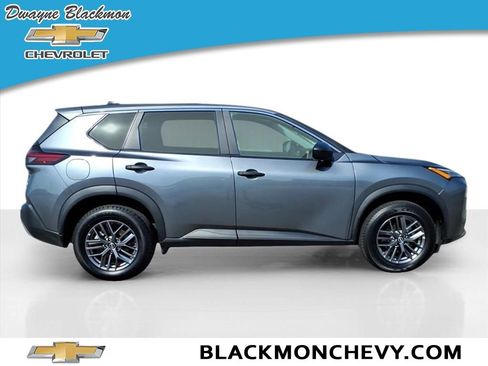 Used 2023 Nissan Rogue S image 2