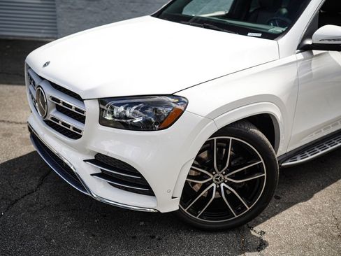 Used 2022 Mercedes-Benz GLS 450 4MATIC w/ AMG Line Exterior image 2