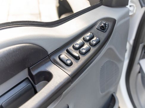 Used 2005 Ford F350 XL image 21