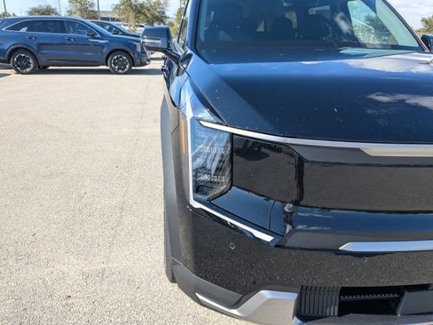 New 2026 Kia EV9 Wind image 12