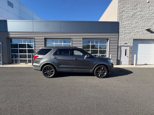 Used 2018 Ford Explorer XLT w/ Equipment Group 202A AWD/4WD image 3